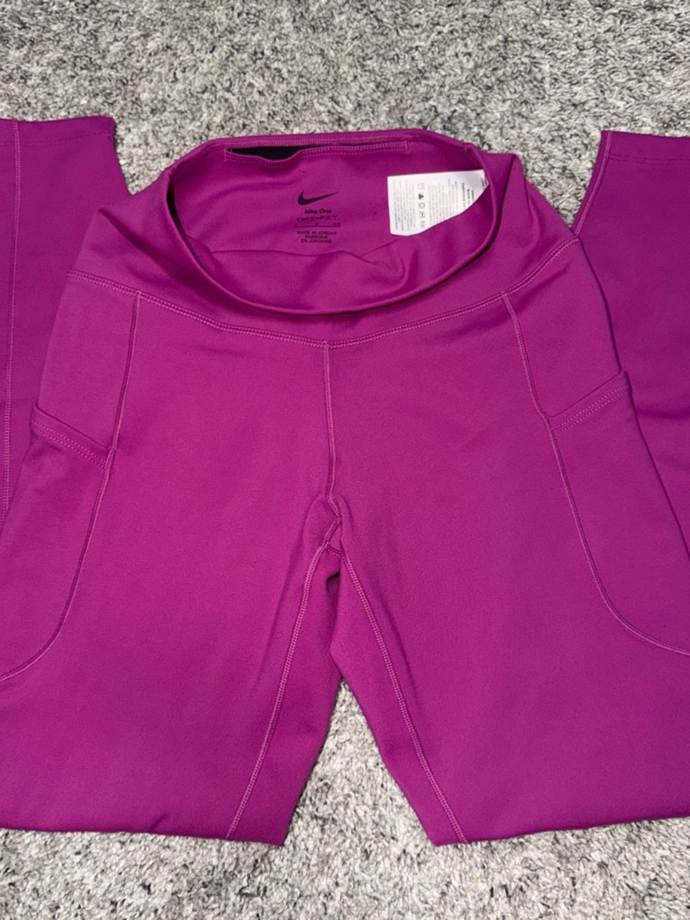 Nike Womans Fuchsia Performance Leggings